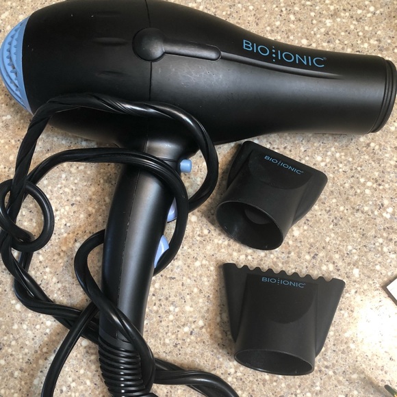 BioIonic PowerLight blow dryer with attachments - Picture 2 of 3
